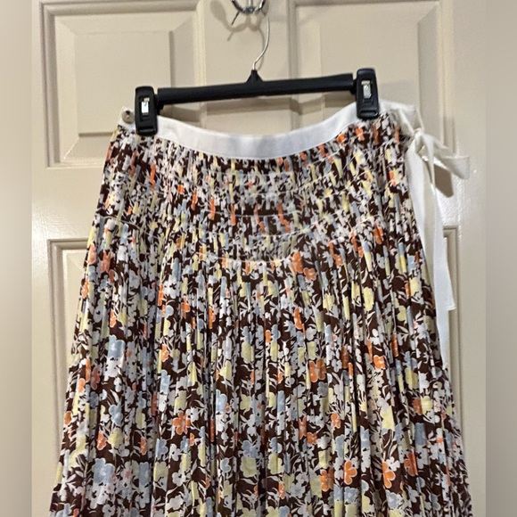 Tory Burch Brigitte Floral Print Pleated Skirt and Top - Picture 9 of 12